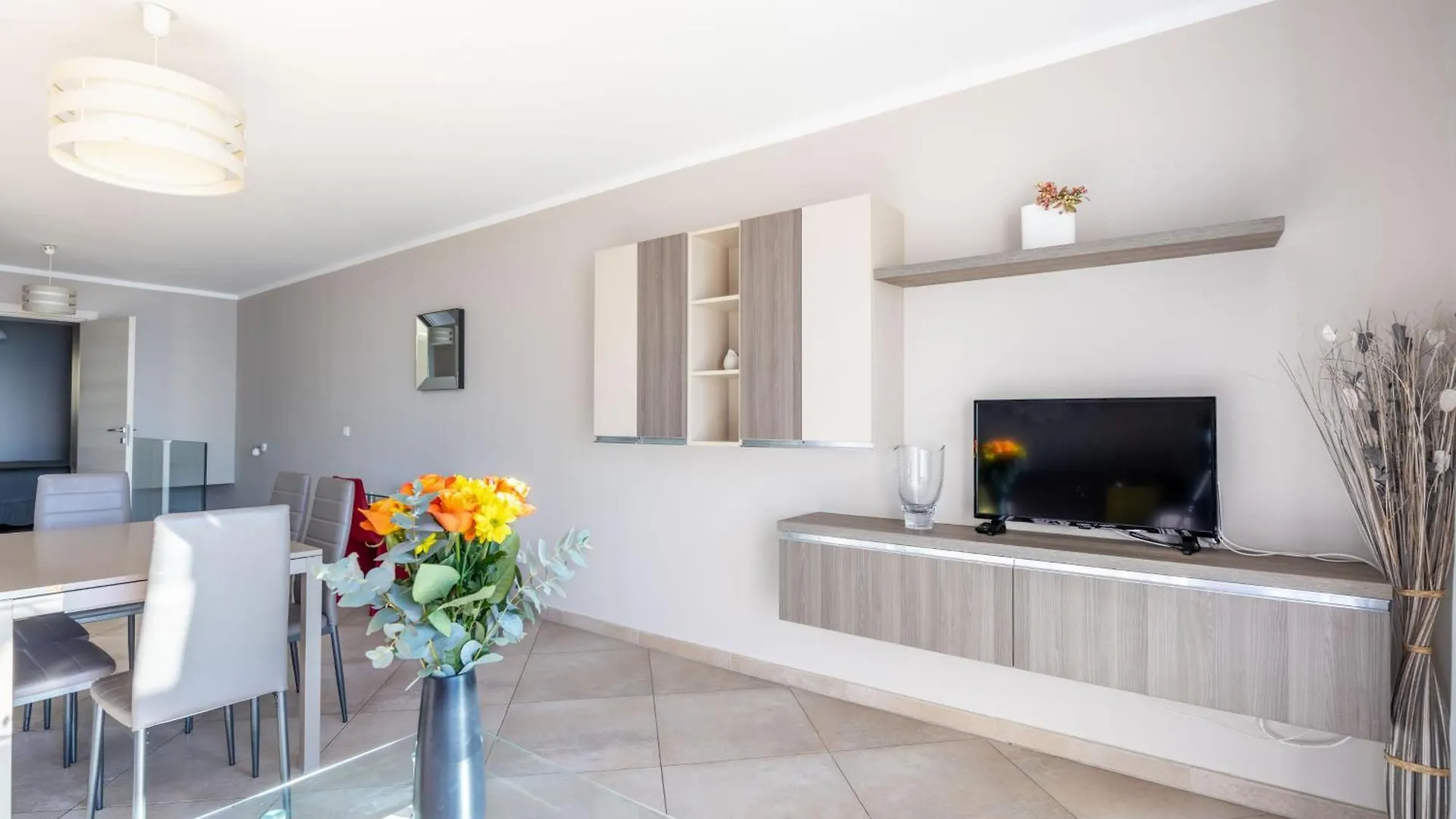Le Midi 8 By Estates Cannes location