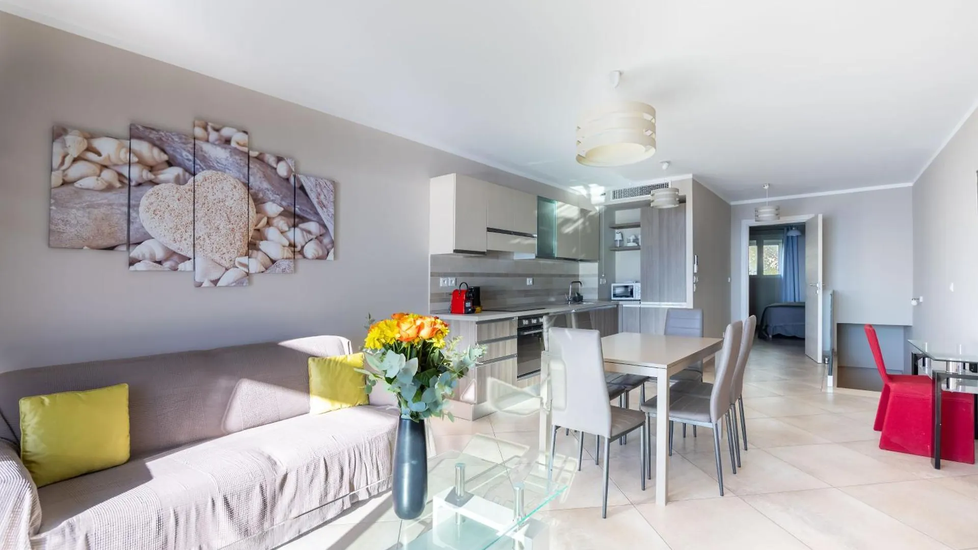 Le Midi 8 By Estates Cannes