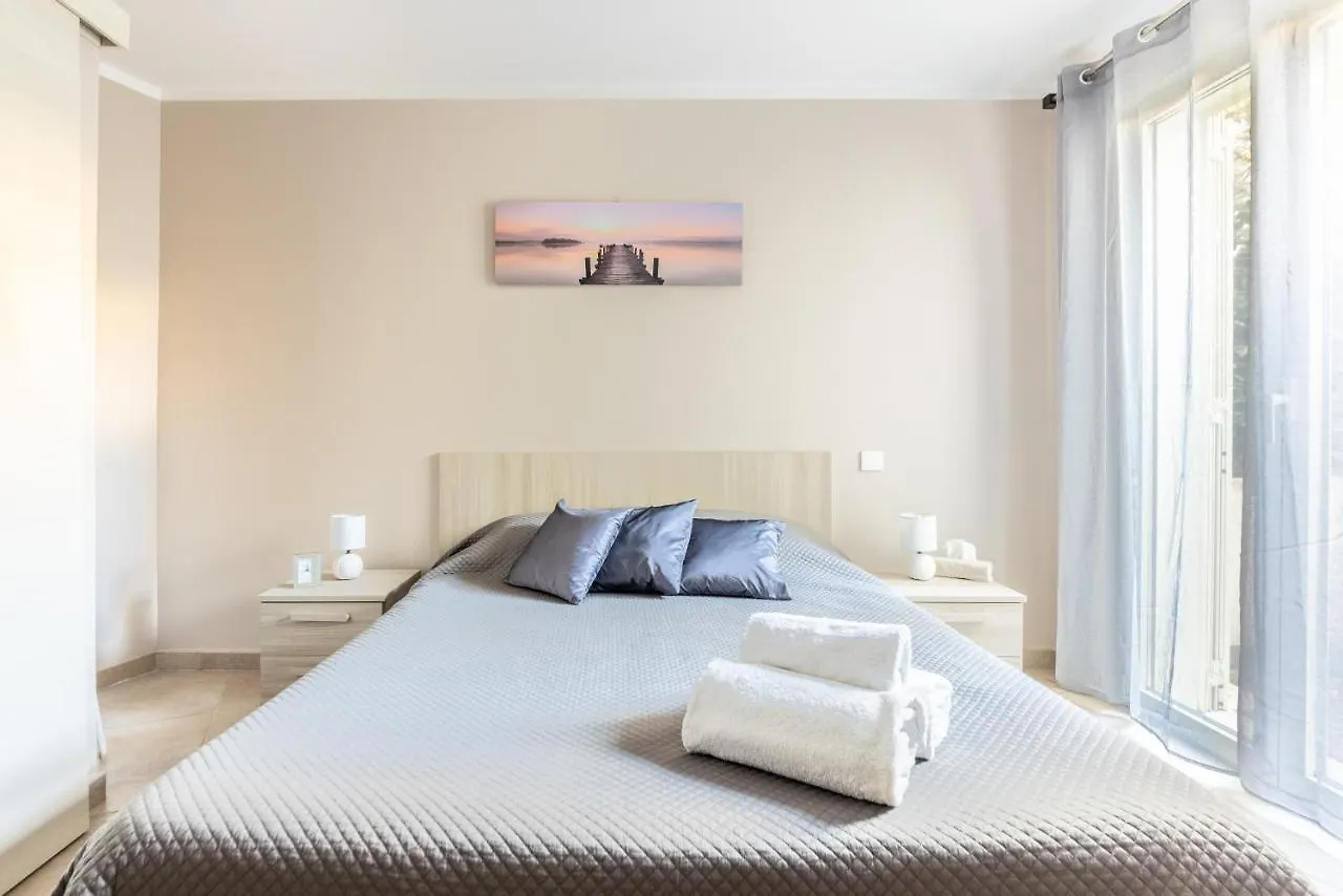 Le Midi 8 By Estates Cannes Apartman
