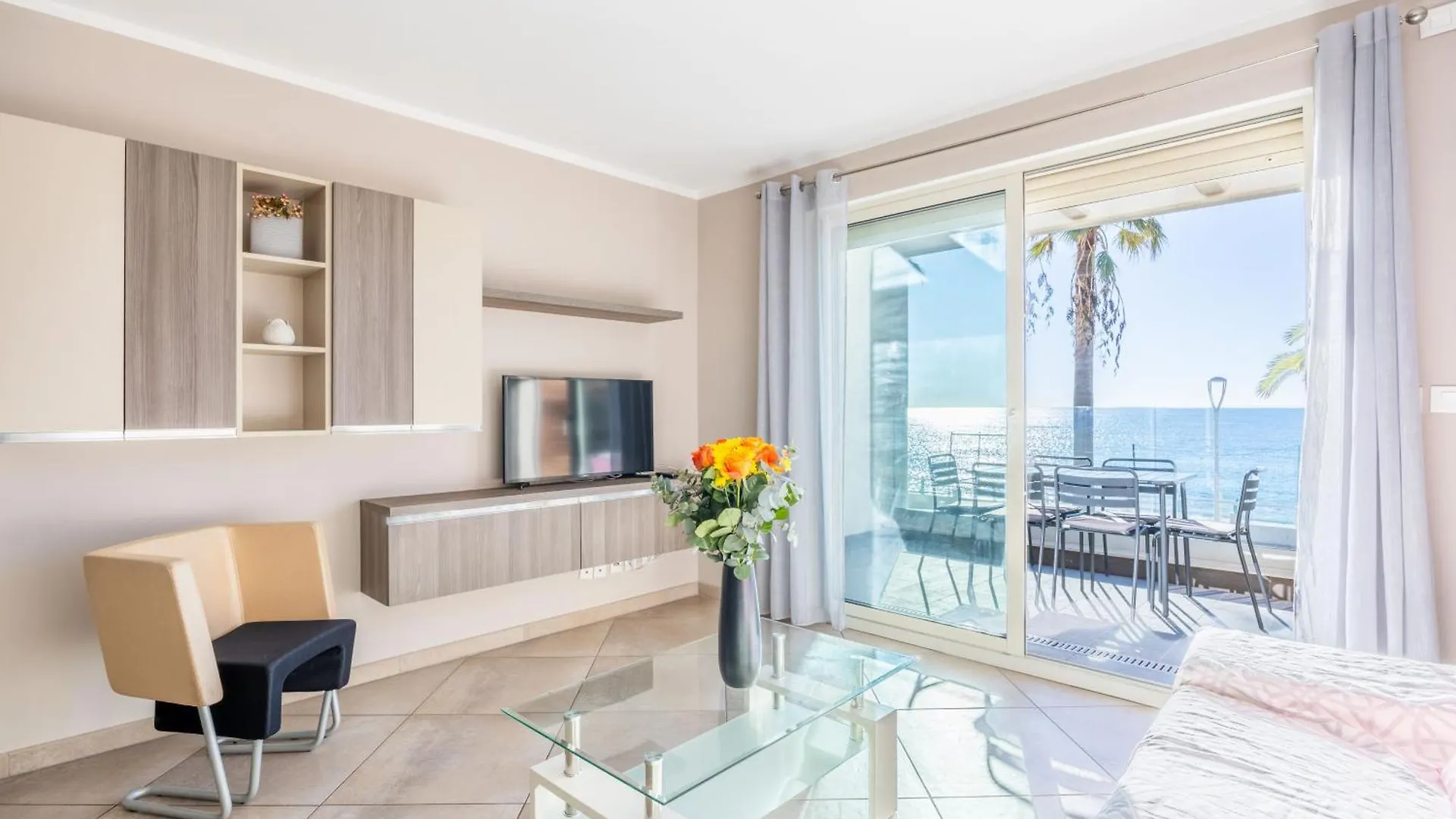 Le Midi 8 By Estates Cannes Franciaország